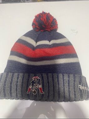 NEW ENGLAND PATRIOTS Reebok Knit Beanie with Pom - UNISEX